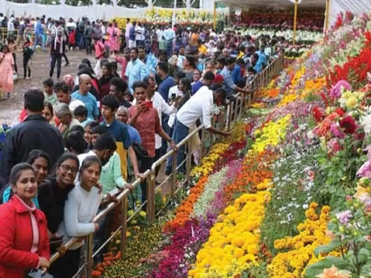 செம்மொழிப் பூங்கா மலர் கண்காட்சி.... ஒரே நாளில் 30 ஆயிரத்திற்கும் மேற்பட்டோர் பார்வை! 