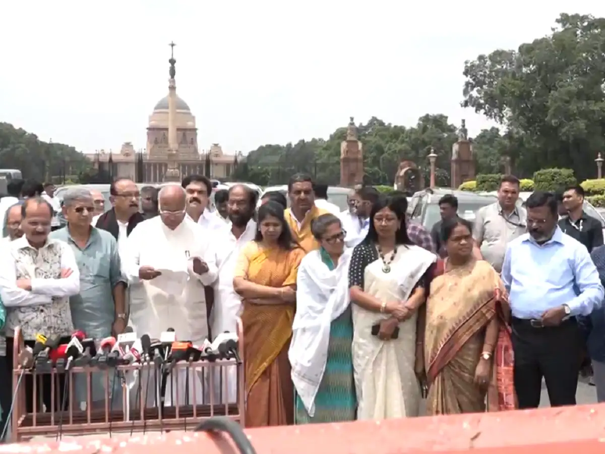 மணிப்பூர் விவகாரம்... குடியரசு தலைவர் என்ன சொன்னார்? எதிர்க்கட்சி தலைவர்கள் சந்திப்பால் பரபரப்பு! 