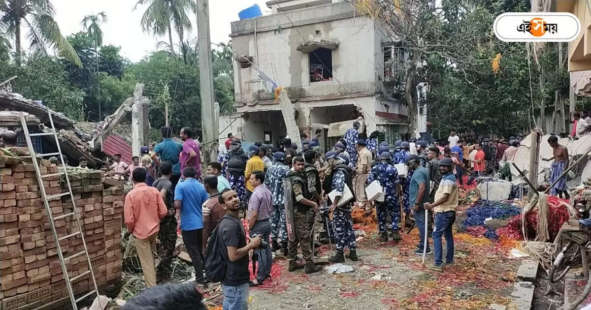 Duttapukur Blast : বাজি: গুচ্ছ নির্দেশই সার, সেটিংয়েই শেষ নজরদারি – as each and every explosion incident comes to the fore questions are being raised about the role of the police administration