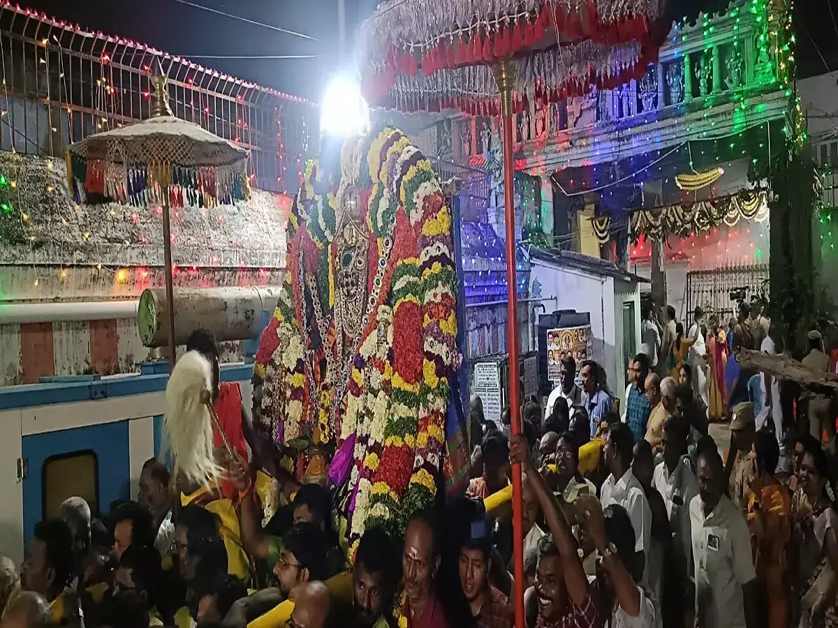 சேலம் கோட்டை அழகிரிநாதர் கோவிலில் சொர்க்க வாசல் திறப்பு கோலாகலம்! 