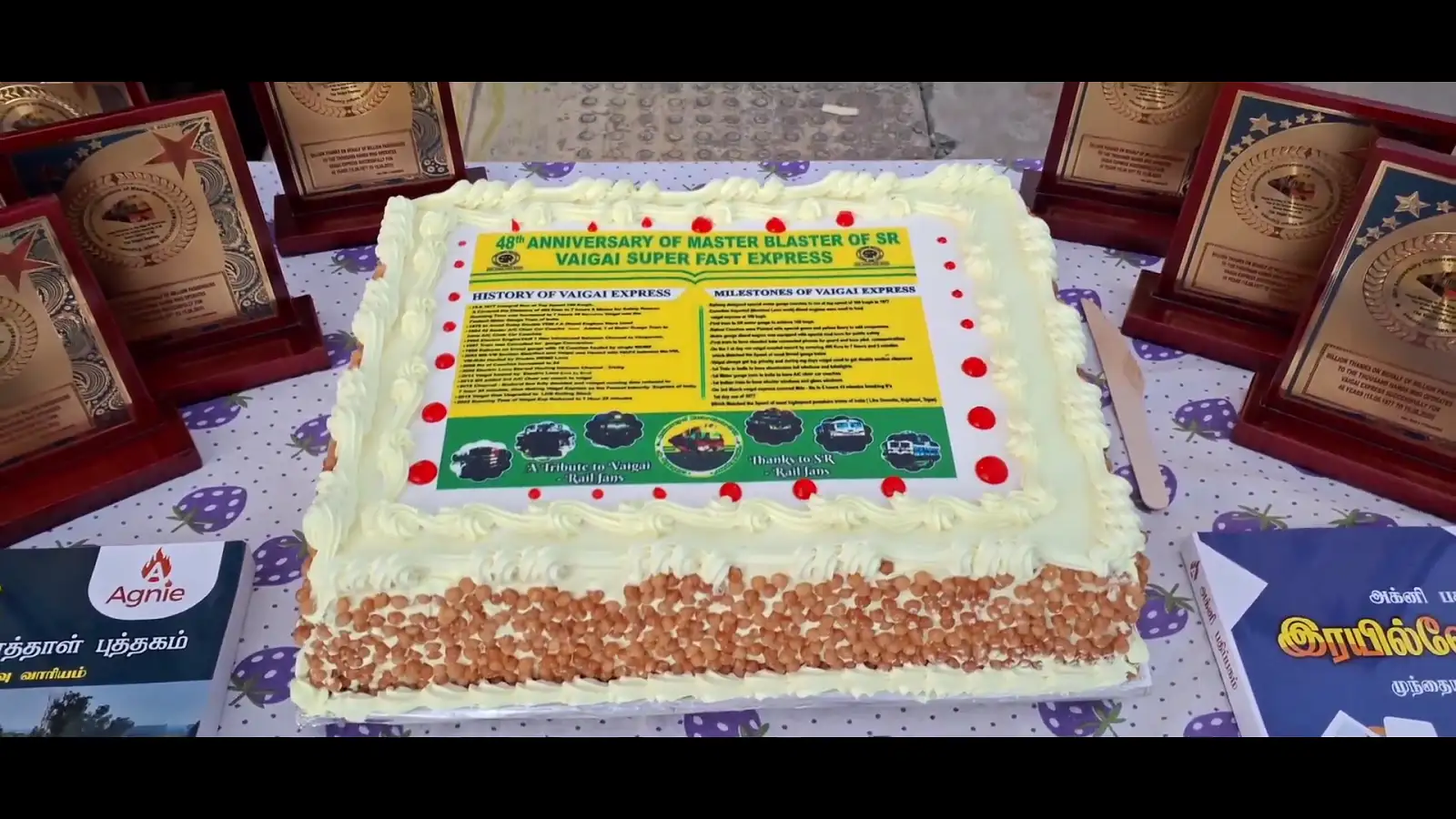 வைகை எக்ஸ்பிரஸ் ரயிலுக்கு இன்று பிறந்த நாள்...கேக் வெட்டி கொண்டாடிய அதிகாரிகள்! 