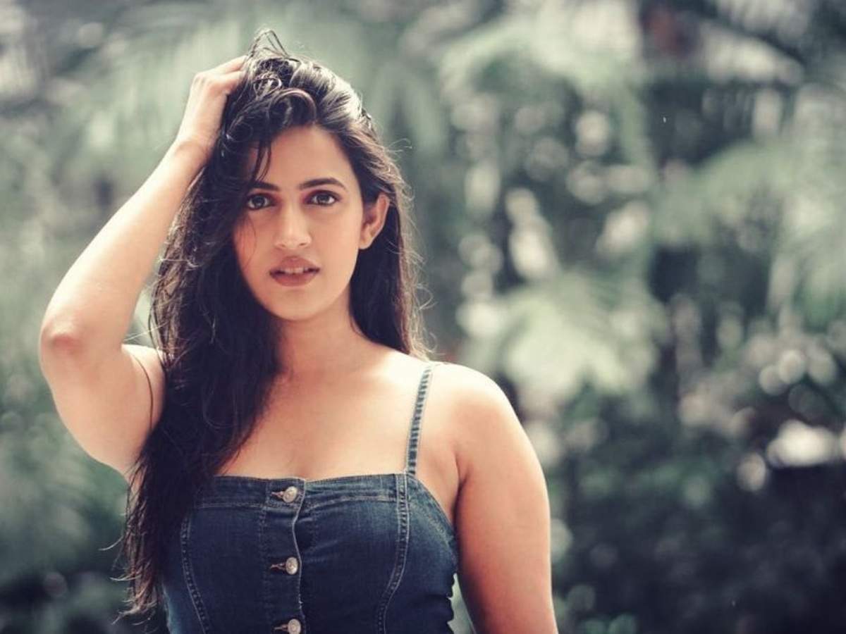 Niharika Konidela,హాట్ ఫొటోతో కిక్కిచ్చిన నిహారిక.. బాబోయ్! పెళ్లి తర్వాత  మరింత వేడిపుట్టిస్తున్న మెగా డాటర్ - niharika shared hot photo in her  social media account - Samayam ...