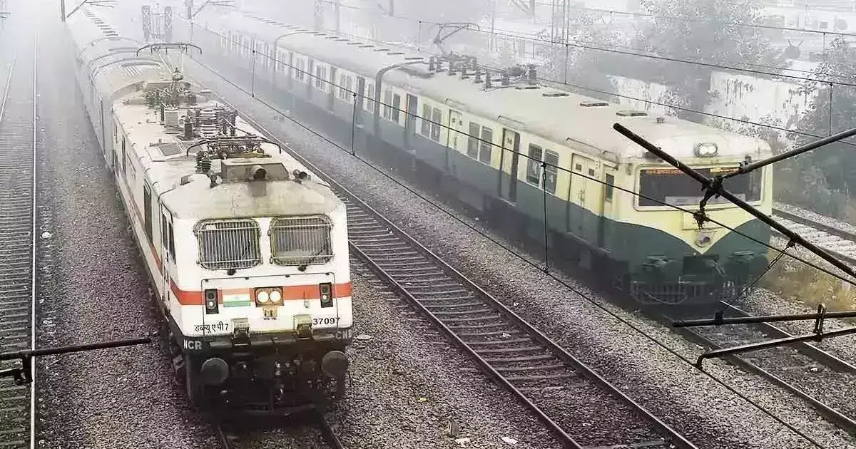 ऑफिसवरून मोबाइल आणण्यासाठी बाहेर पडला, पुन्हा परतलाच नाही; तरुणाची रेल्वेसमोर उडी ऑफिसवरून मोबाइल आणण्यासाठी बाहेर पडला, पुन्हा परतलाच नाही; तरुणाची रेल्वेसमोर उडी