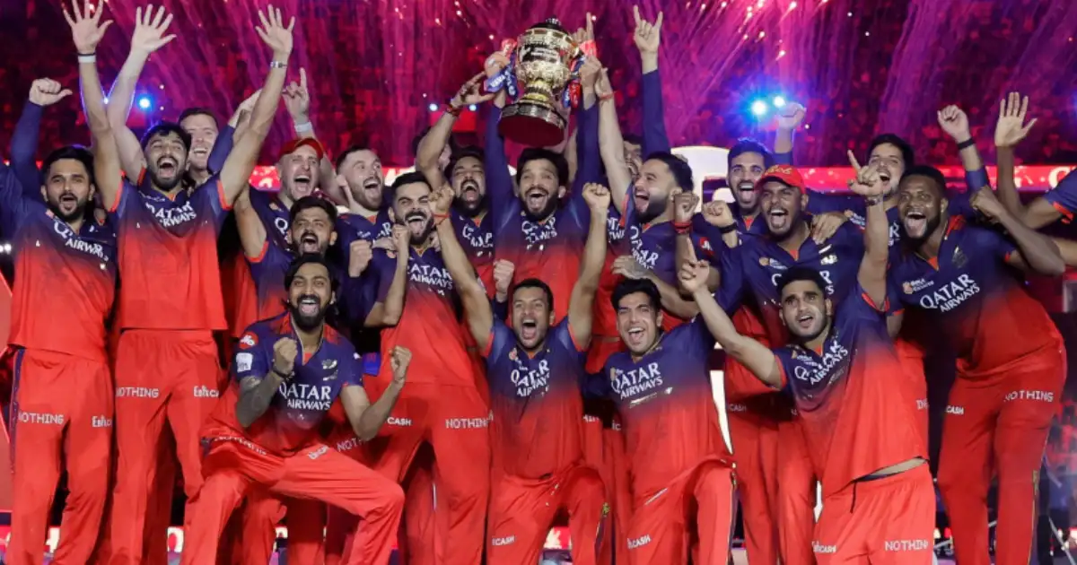 ട്രോളന്മാർക്കും ആർസിബിയുടെ മറുപടി; ഇത് പൊളിച്ചു എന്ന് ആരാധകർ; സോഷ്യൽ മീഡിയ തൂക്കി കോഹ്‌ലിയുടെ ചുവന്ന പട