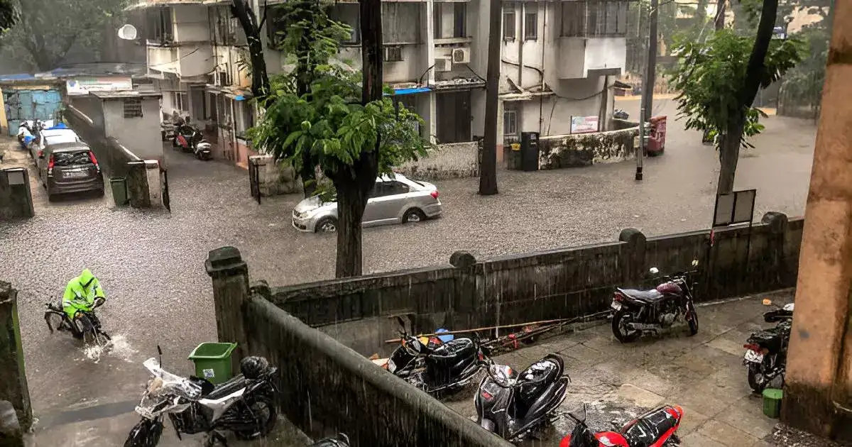 IMD Issues Red Alerts For Heavy Rain,31 मई तक घर में छुपे रहें, ना जाएं कोई हिल स्टेशन…IMD ने जारी किया महाराष्ट्र, गोवा समेत कई जगहों पर रेड अलर्ट - avoid traveling