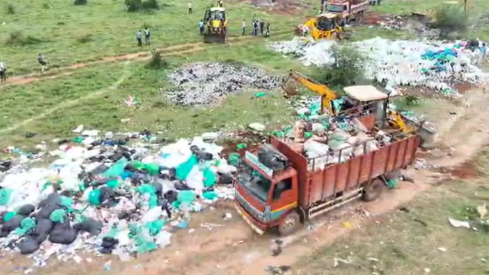 நெல்லையில் மருத்துவ கழிவுகள் கொட்டப்பட்ட விவகாரம்; இன்று காலை முதல் மருத்துவ கழிவுகள் அகற்றும் பணி தொடக்கம்! 