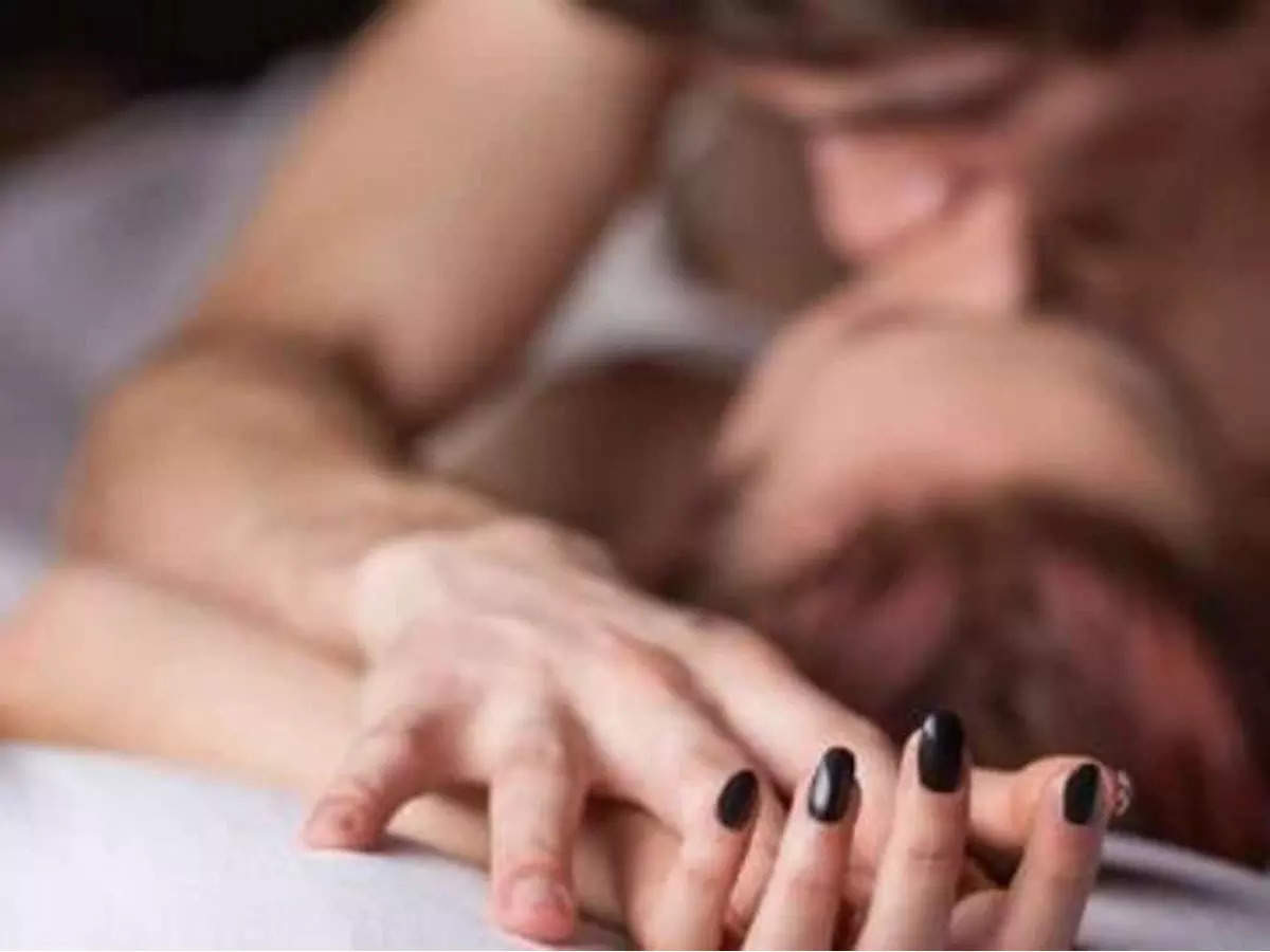 सेक्स कैसे आपके दिमाग पर असर डाल सकता है? - know how sex can effect your  brain - Navbharat Times
