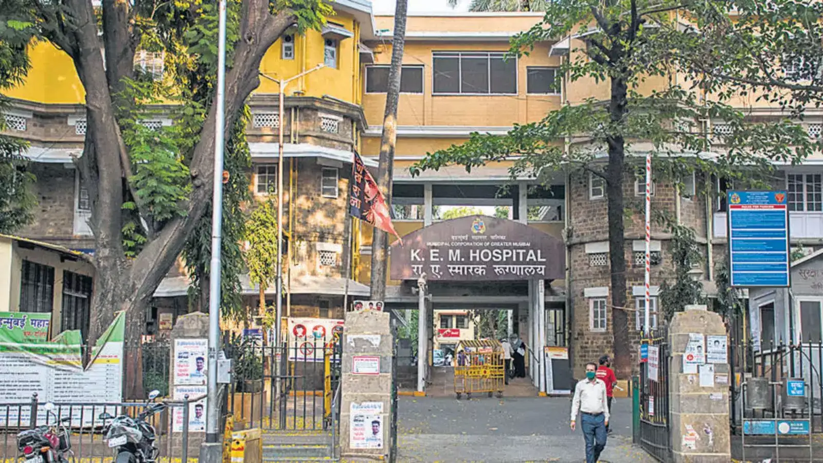 मुंबई मनपा रुग्णालयांमध्ये औषधांचा पुरवठा बंद करण्याचा इशारा! ‘या’ रुग्णालयांसह २७ रुग्णालयांना फटका मुंबई मनपा रुग्णालयांमध्ये औषधांचा पुरवठा बंद करण्याचा इशारा! ‘या’ रुग्णालयांसह २७ रुग्णालयांना फटका