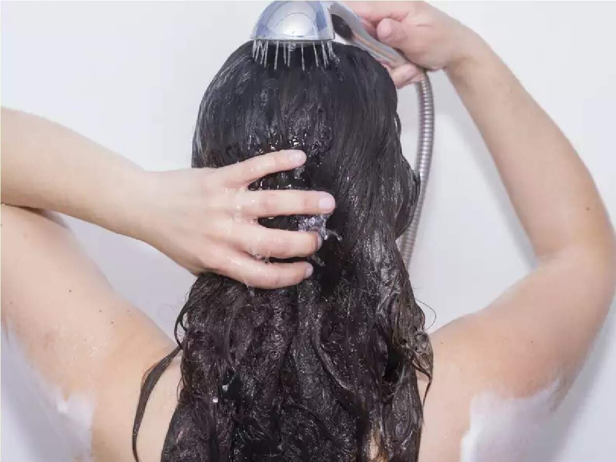 शप कडशनग क बद बल म लगए य 5 चज दखग शइन और घन   hair care tips how to make natural hair rinse in hindi pra  News18 हद
