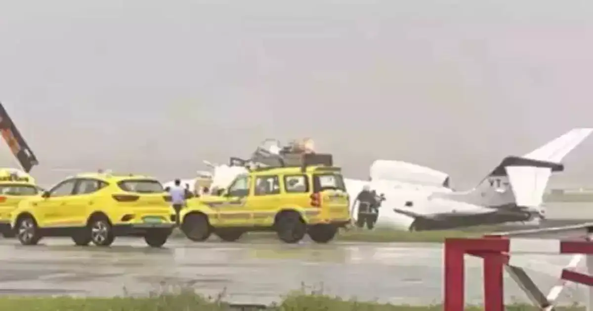 निम्मे अपघात पावसात, मुंबई विमानतळाच्या कक्षेतील आजवरच्या मोठ्या अपघातात १५० जण ठार निम्मे अपघात पावसात, मुंबई विमानतळाच्या कक्षेतील आजवरच्या मोठ्या अपघातात १५० जण ठार