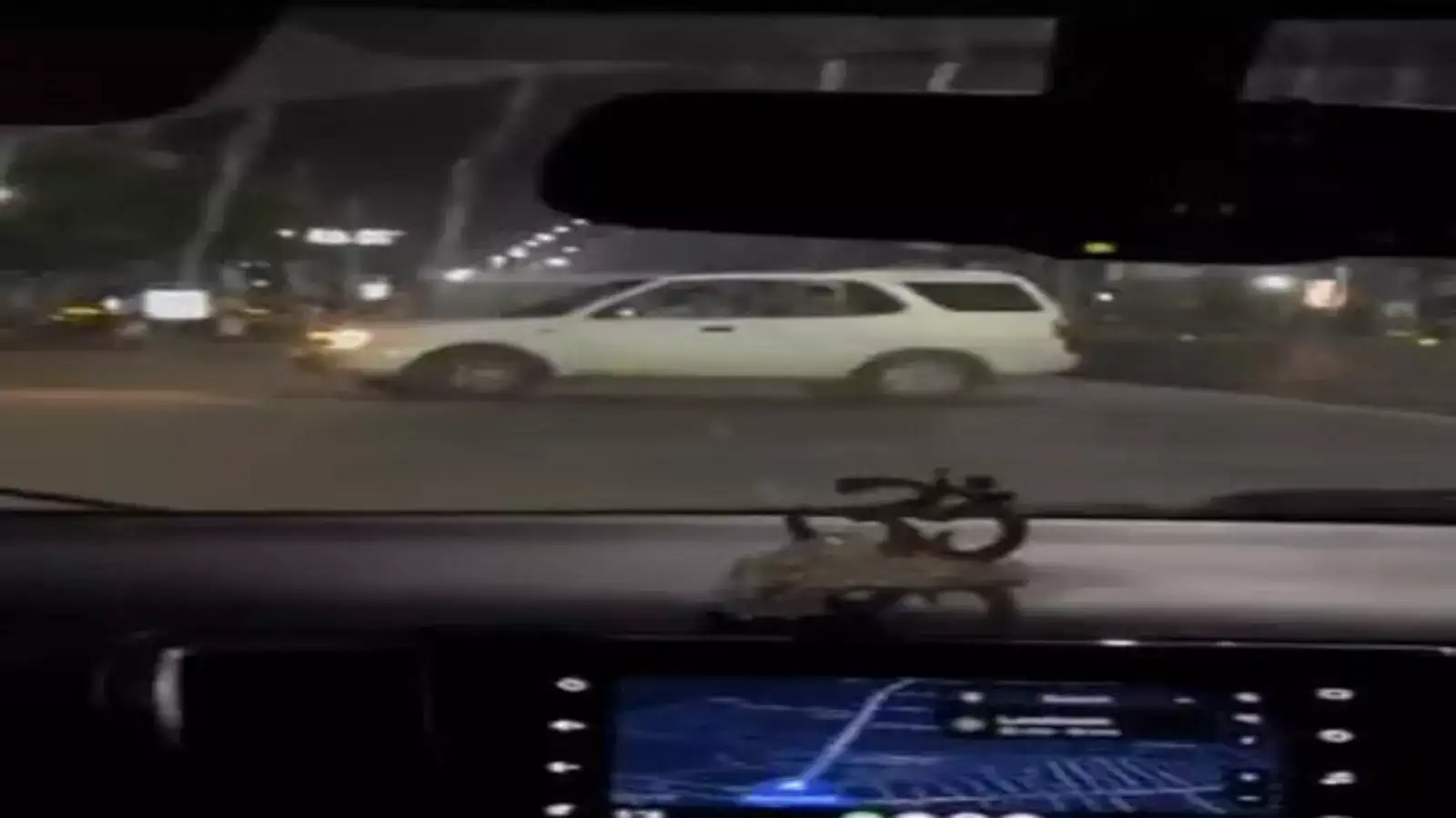 சென்னையில் நள்ளிரவில் காரில் பெண்களை துரத்திய இளைஞர்கள்... அதிர்ச்சி வீடியோ! 