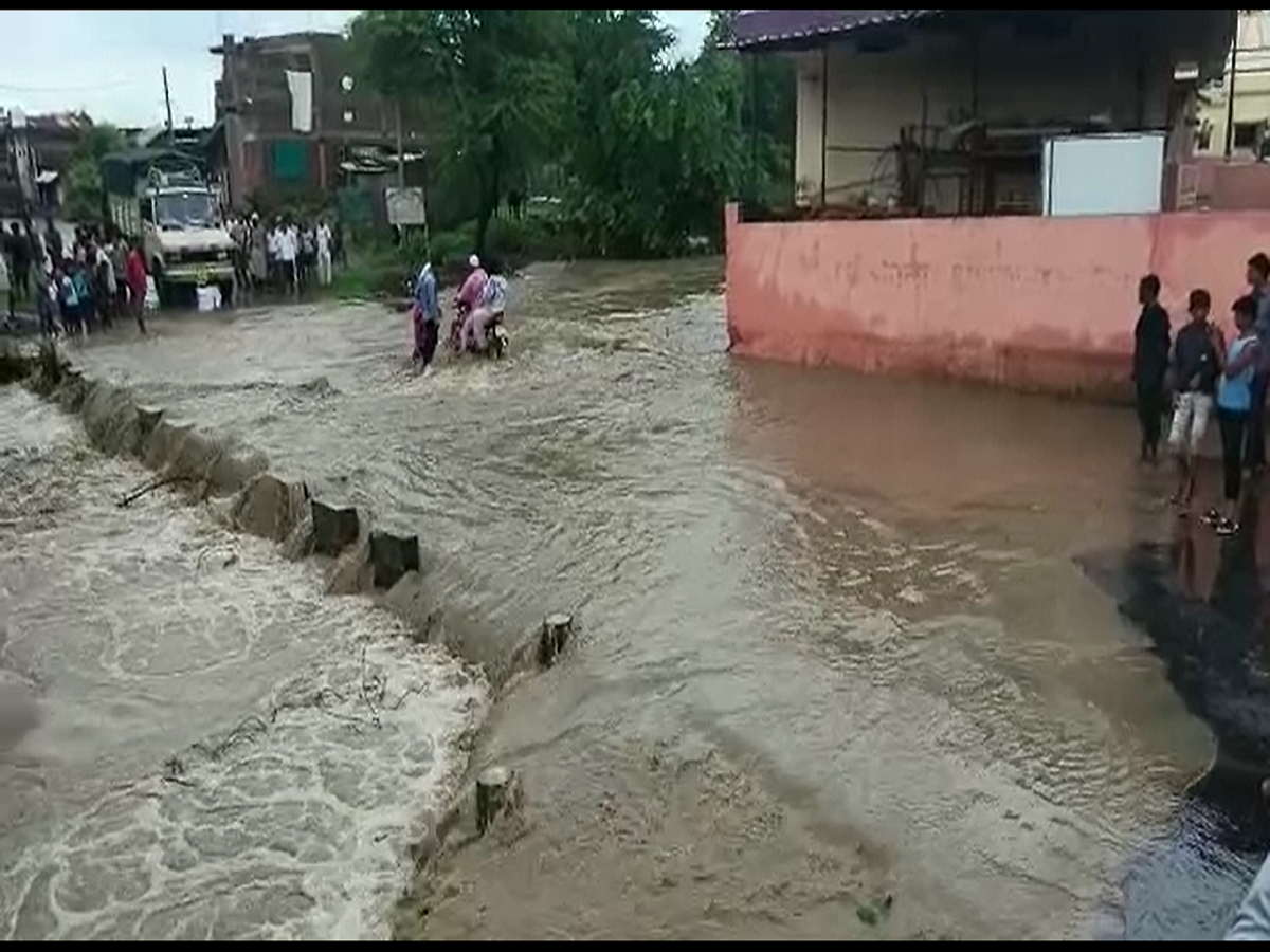 पावसाचा हाहाकार सुरूच! एकाच दिवशी तिघांचा बळी, सोसाट्याच्या वाऱ्यांमुळे घरांचेही नुकसान