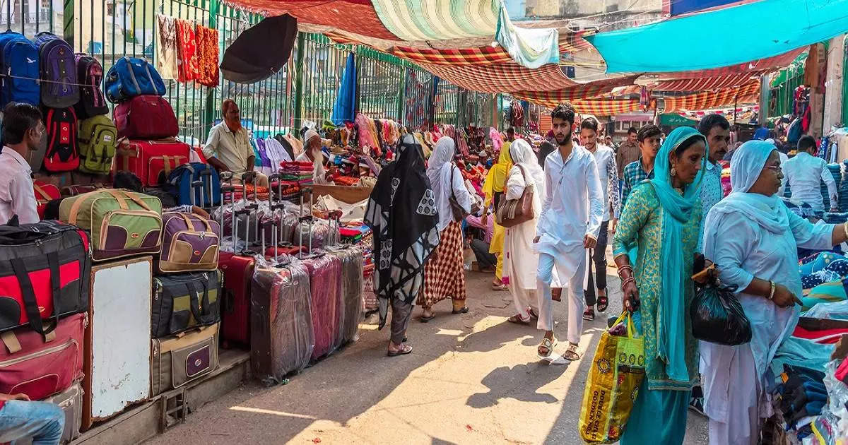Cheap Karol Bagh Market in Delhi: भूल तो नहीं गए करोल बाग मार्केट, चांदिनी चौक की शॉपिंग भी है इसके आगे फेल, गहने तक मिल जाते हैं बेहद सस्ते