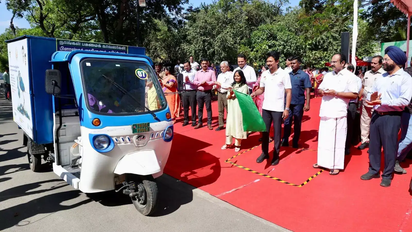 மகளிர் சுய உதவிக்குழுவிற்கு அடுத்த ஜாக்பாட்... 50 எலக்ட்ரிக் ஆட்டோ- உதயநிதி ஸ்டாலின் கிரீன் சிக்னல்! 