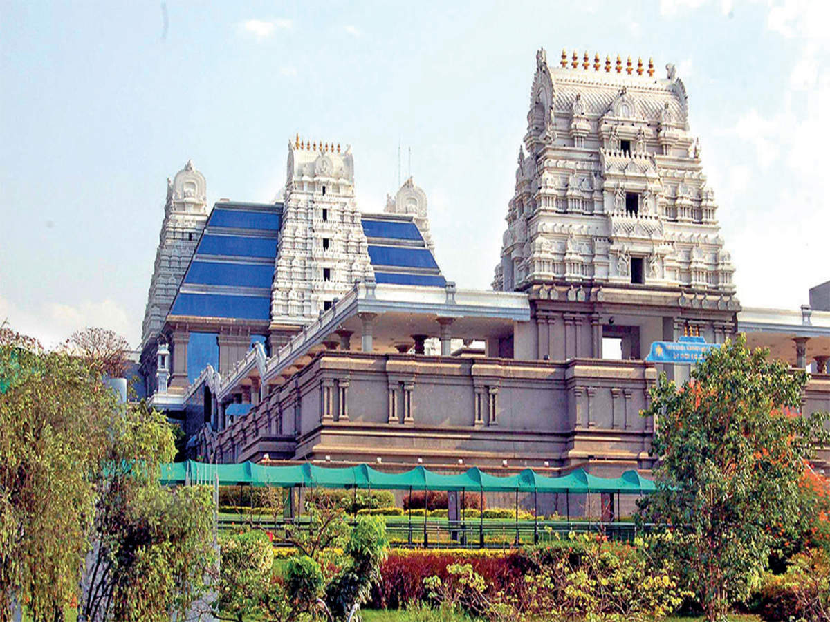 Temples In Bangalore,बेंगलुरु के इन लोकप्रिय मंदिरों को भी अपनी ट्रैवलिंग लिस्ट में शामिल जरूर करें - famous temples in bangalore in hindi - Navbharat Times