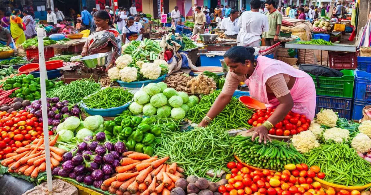 कांदा, शेवगा कडाडलेलाच, सणासुदीत आवक घटली; इतर भाज्यांचे दर स्थिर