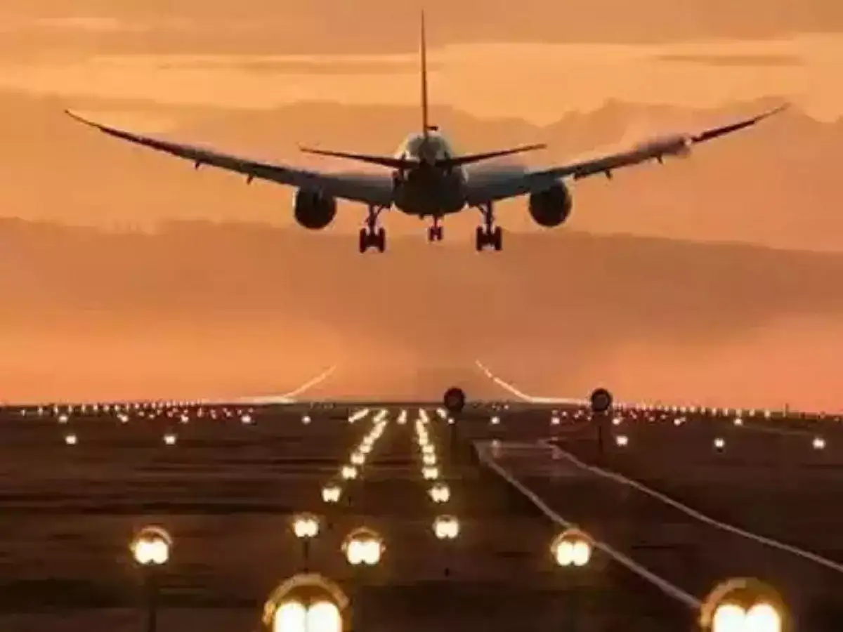 தொடர் மழையால் சென்னையில் விமானங்கள் தாமதம் 