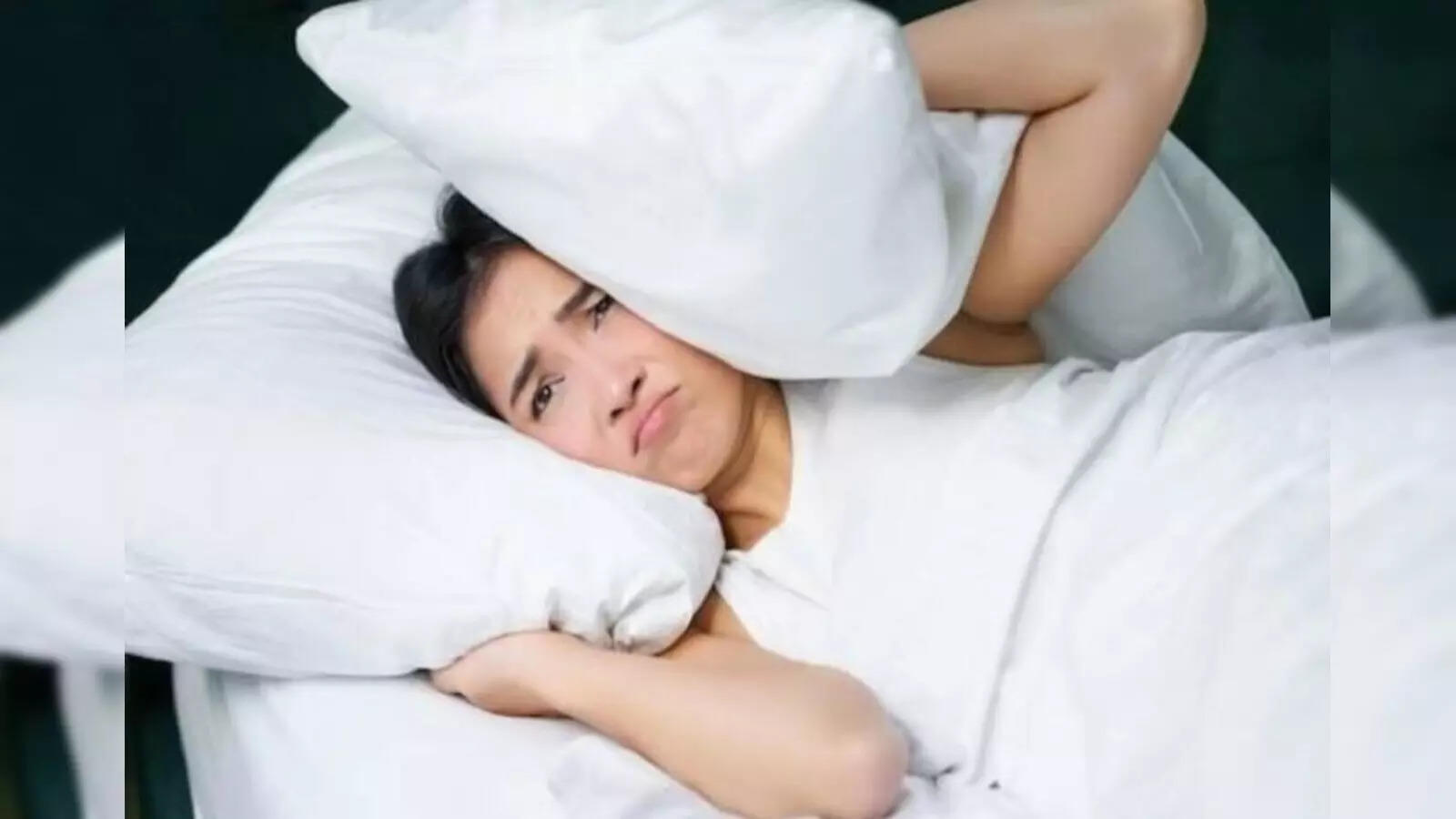 How To Sleep In a Minute: रात में बदलते रहते हैं करवटें? अपनाएं जल्दी नींद आने के 4 तरीके