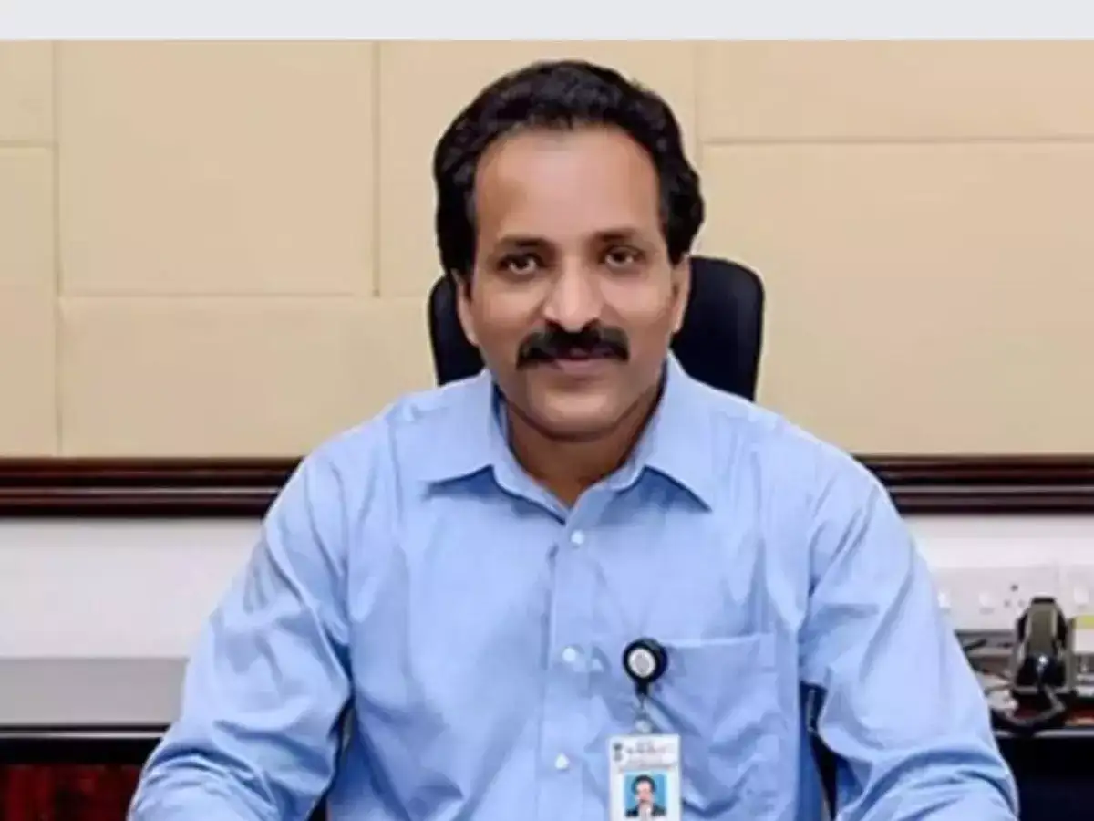 நிலவுக்கு மனிதரை அனுப்ப ஆயத்தமாகும் இஸ்ரோ.. பெங்களூரில் சத்தமில்லாமல் நடக்கும் வேலை.. சோம்நாத் கூறிய சூப்பர் தகவல்! 