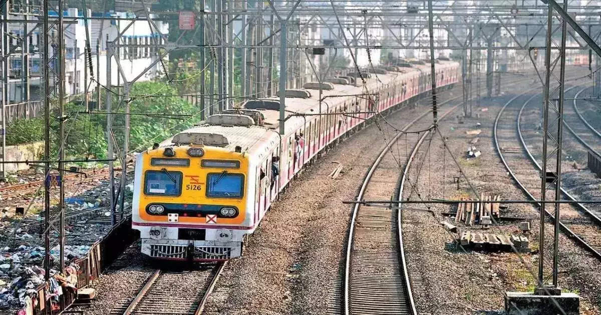 Mumbai Local: मुंबईकर रविवारी घराबाहेर पडताय तर ही बातमी वाचा, मध्य व पश्चिम रेल्वेवर…