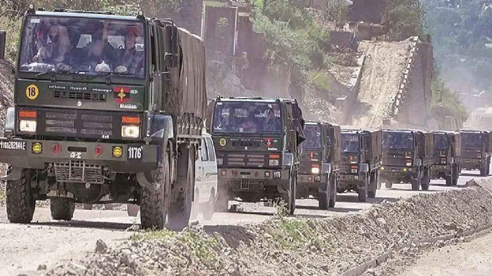 இந்தியா-பாகிஸ்தான் போர் மூளுகிறதா...எல்லையில் கவச லாரிகள் குவிப்பு! 