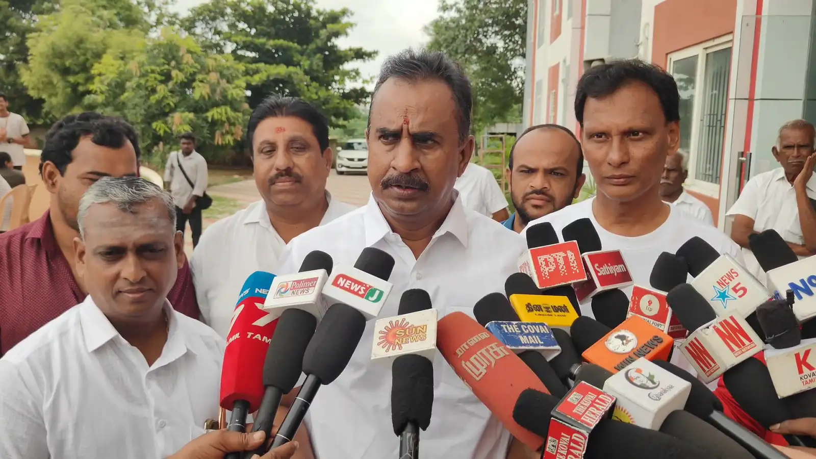 சர்வதேச யோகா தினம்: கோவையில் நடந்த யோகா நிகழ்ச்சிகள்...எஸ் பி வேலுமணி பங்கேற்பு! 