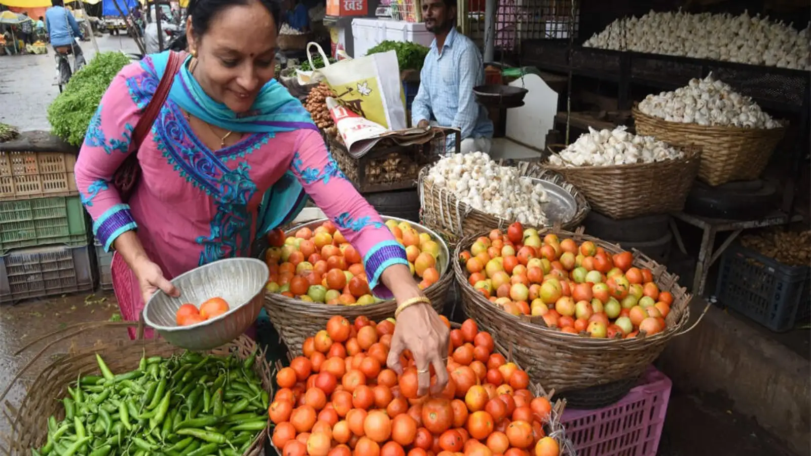 தமிழகத்தில் இன்று காய்கறி விலை (ஆகஸ்ட் 4, 2025)… தக்காளி, வெங்காயம் நிலவரம் இதுதான்! 