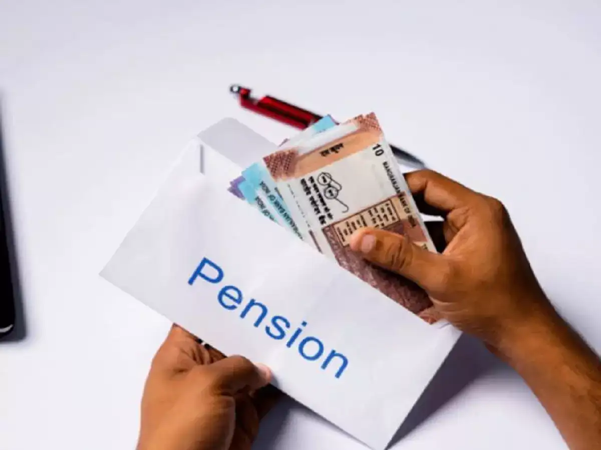 பழைய பென்சன் திட்டம் ஒரு தொடர்கதை.. அரசு ஊழியர்களின் தலையில் குண்டை தூக்கிப் போட்ட தேர்தல்! 