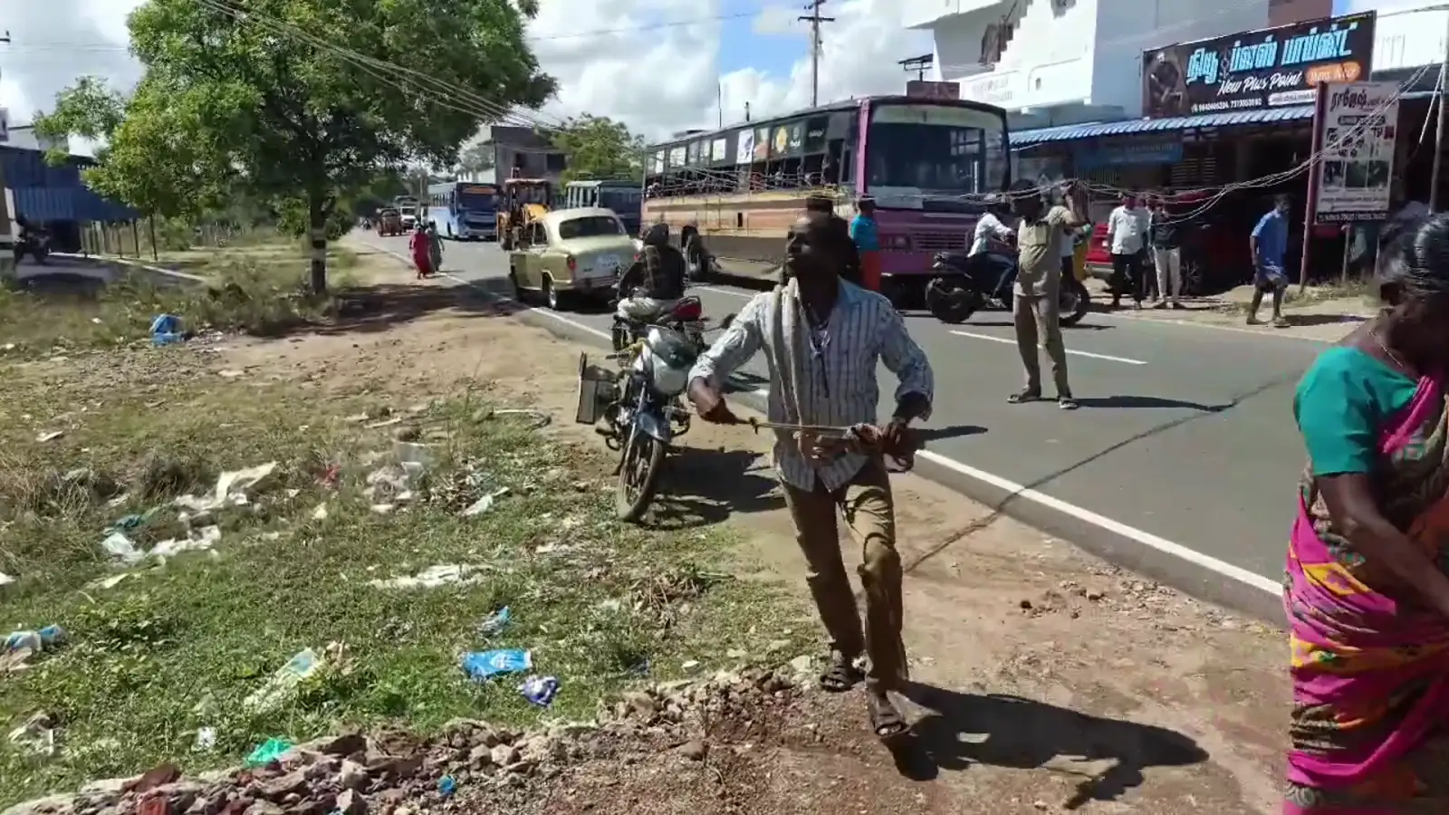 ஸ்ரீவில்லிபுத்தூரில் அறுந்து விழுந்த உயர் அழுத்த மின்கம்பி- பொதுமக்களின் உயிருக்கு அச்சுறுத்தல்! 