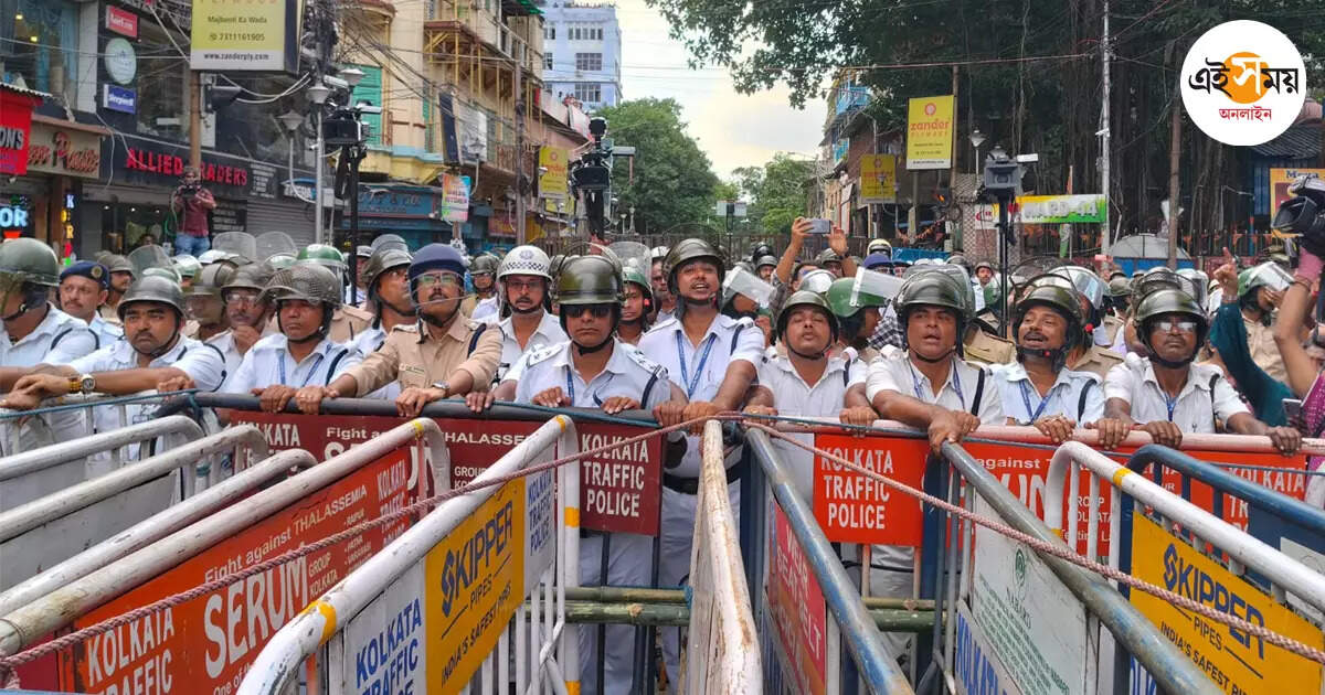 Lalbazar Abhiyan,ফুল আর জাস্টিসের সঙ্গেই ইস্তফার দাবি – junior doctors lalbazar abhiyan program procession ended 500 meters away from lalbazar