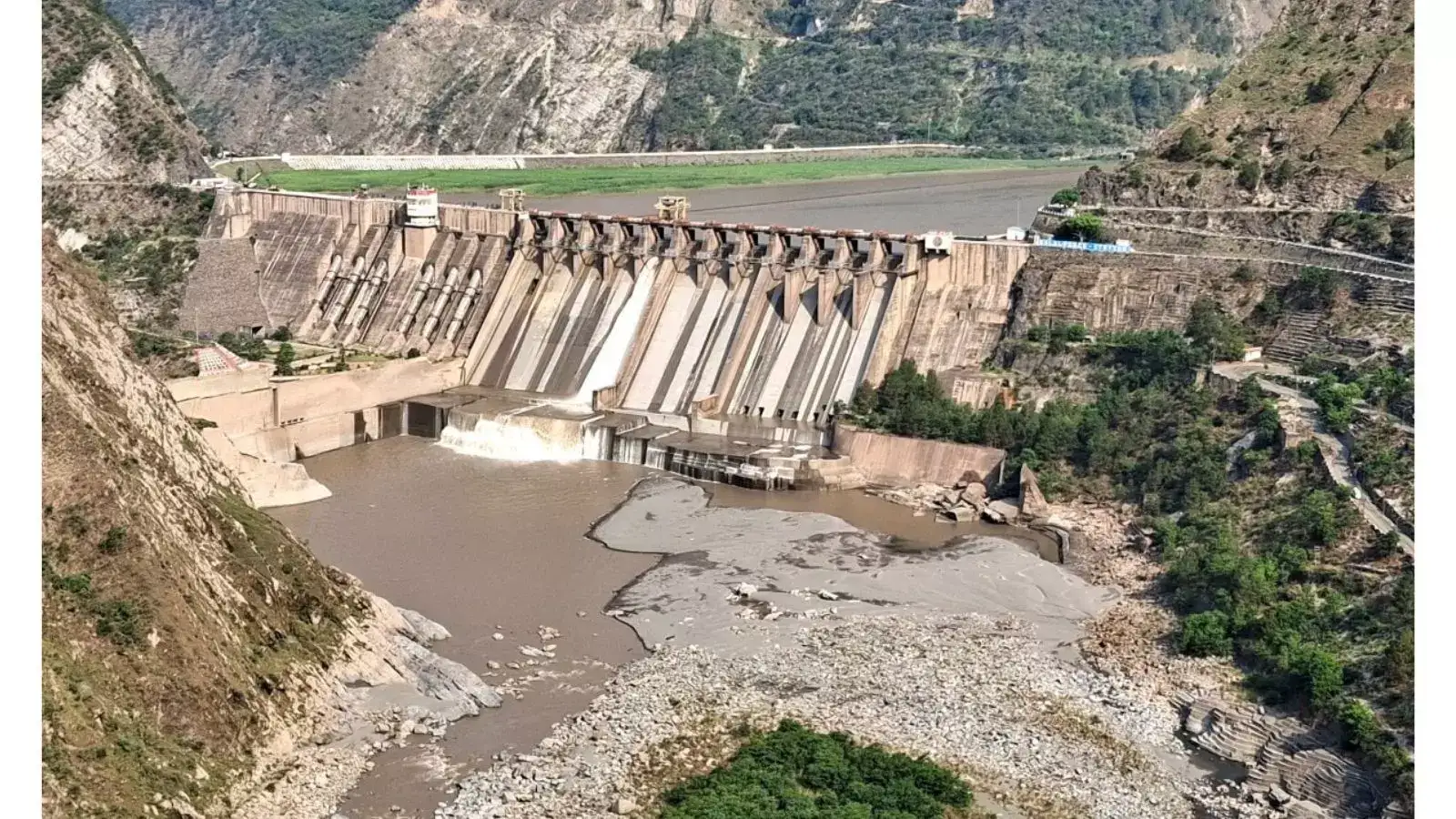 செனாப் நதி திறப்பு.. ஆர்ப்பரித்து ஓடும் தண்ணீர்.. பாகிஸ்தானில் வெள்ள பாதிப்பு! 