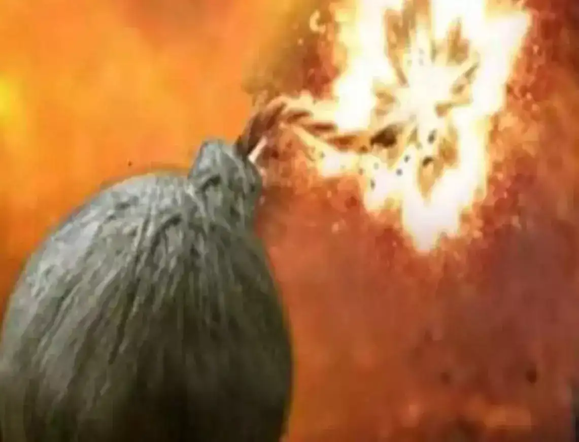 ஜம்மு காஷ்மீரில் டிபன்பாக்ஸ், பக்கெட் வெடி குண்டுகள் கண்டு பிடிப்பு...! பரபரப்பு 