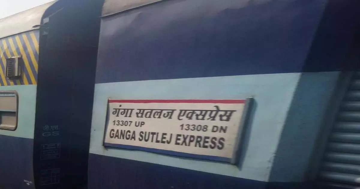 The manager was going from New Zealand to his/her maternal home, goods were stolen in the AC coach of the train at night… Questions on security, case in GRP