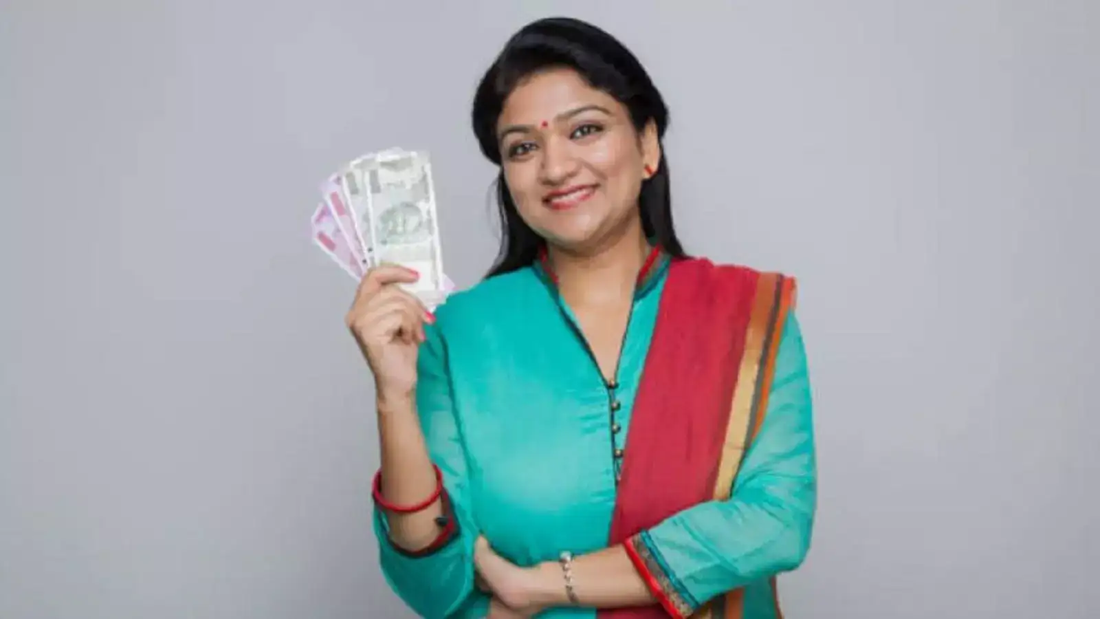 பெண்களுக்கு 5 லட்சம் ரூபாய் கொடுக்கும் அரசு.. யாருக்கெல்லாம் கிடைக்கும்? விண்ணப்பிப்பது எப்படி? 