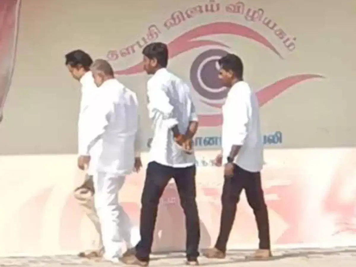 சென்னை பனையூரில் விஜய் மக்கள் இயக்க நிர்வாகிகளுடன் ஆலோசனை! கட்சியாக பதிவு செய்ய அனைத்து ஏற்பாடுகளும் தீவிரம்! 