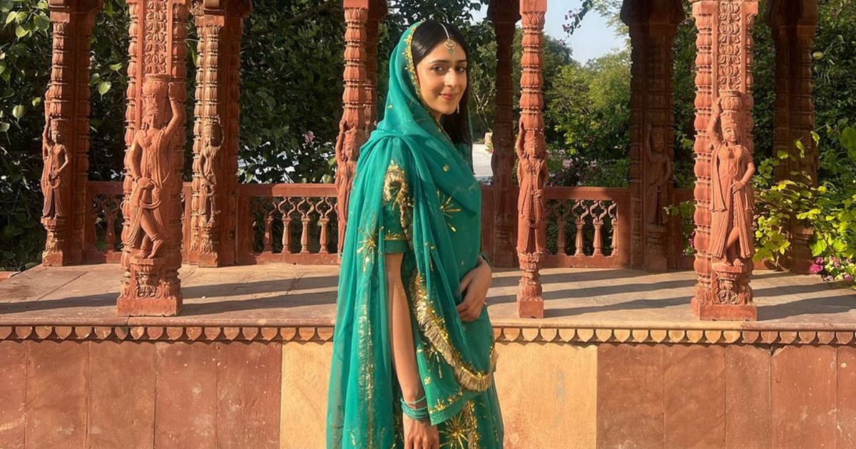 Everyone is impressed by the simplicity of the princess of Jaipur, she looks beautiful not only in traditional clothes but also in western clothes