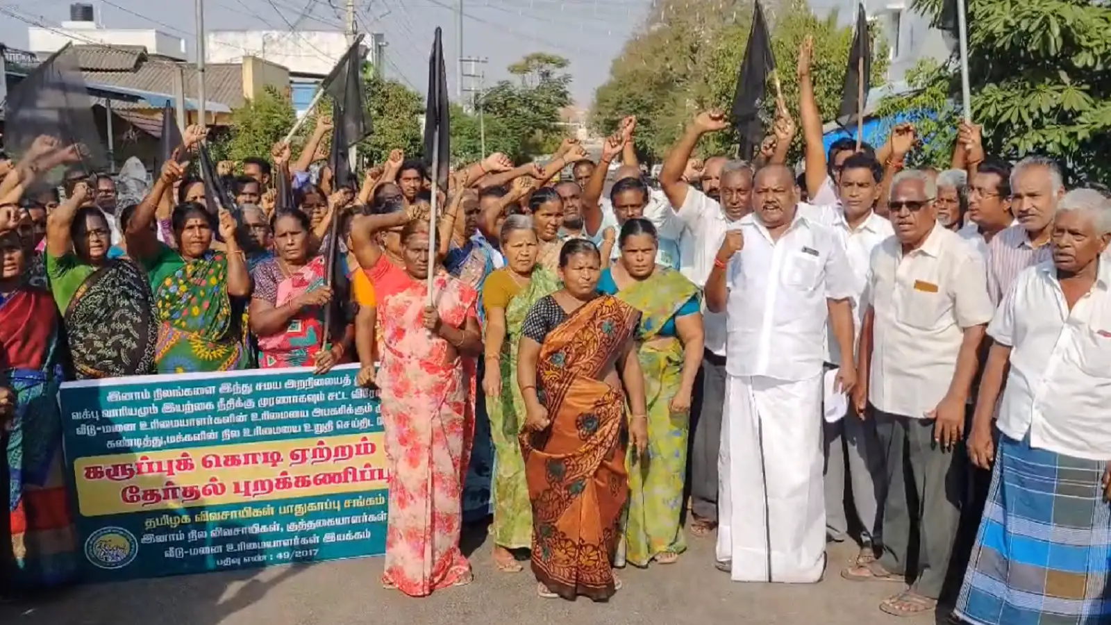 கரூர் வெண்ணமலை பகுதியில் தேர்தலை புறக்கணிப்பதாக பொதுமக்கள் போராட்டம்; இந்து சமய அறநிலையத் துறையினர் எடுக்கப்போகும் முடிவு என்ன? 