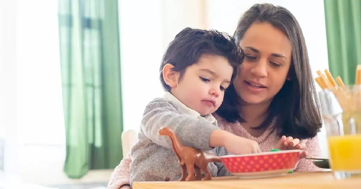 Choking Hazards,Choking hazards കുട്ടികളുടെ തൊണ്ടയിൽ ഭക്ഷണം കുടുങ്ങാനുള്ള കാരണങ്ങൾ what are