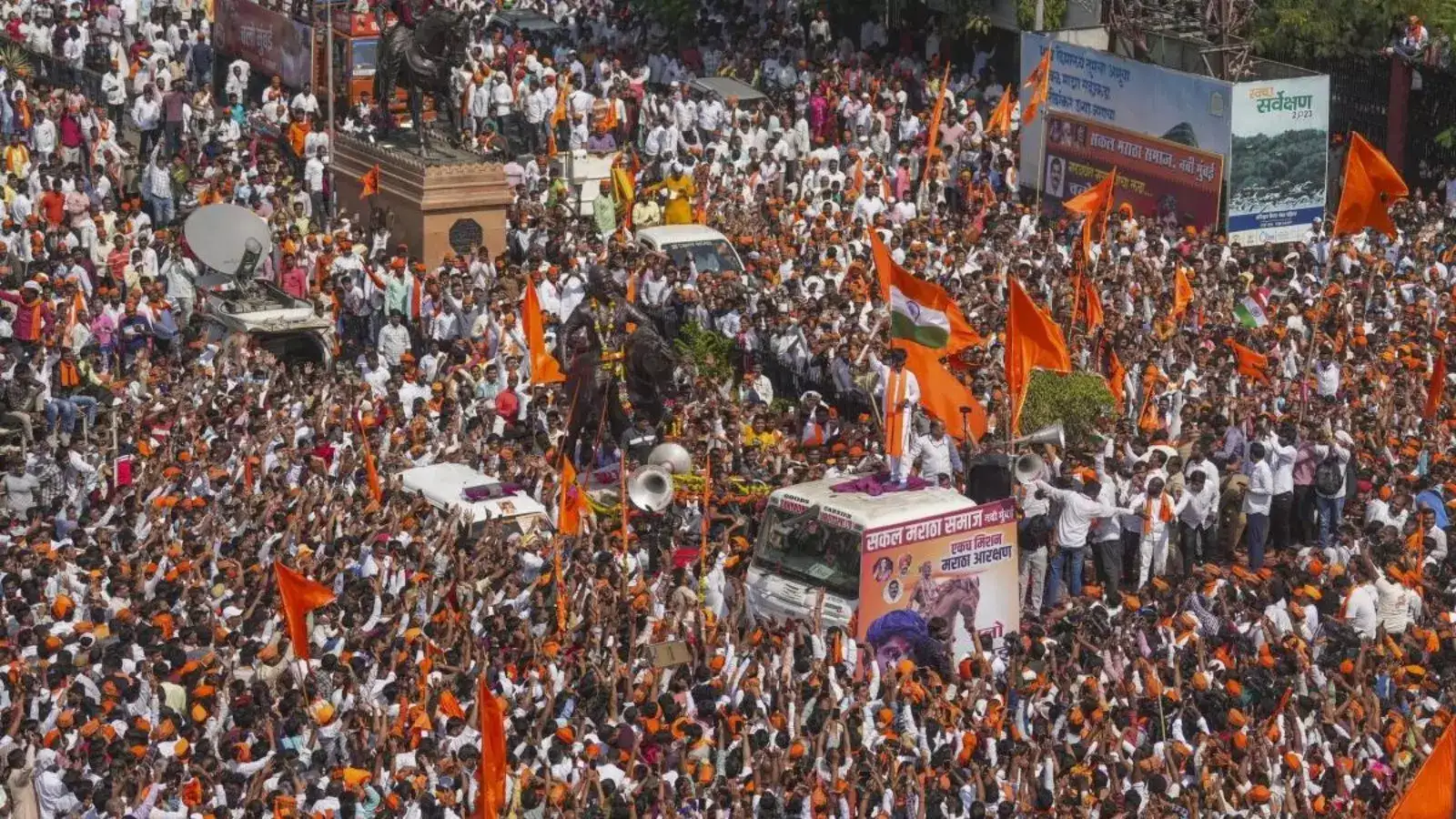 मराठा समाजाचं टेन्शन वाढवणारी मोठी बातमी, आरक्षणाच्या GR विरोधात मुंबई हायकोर्टात 2 याचिका, याचिकाकर्ते कोण? मराठा समाजाचं टेन्शन वाढवणारी मोठी बातमी, आरक्षणाच्या GR विरोधात मुंबई हायकोर्टात 2 याचिका, याचिकाकर्ते कोण?