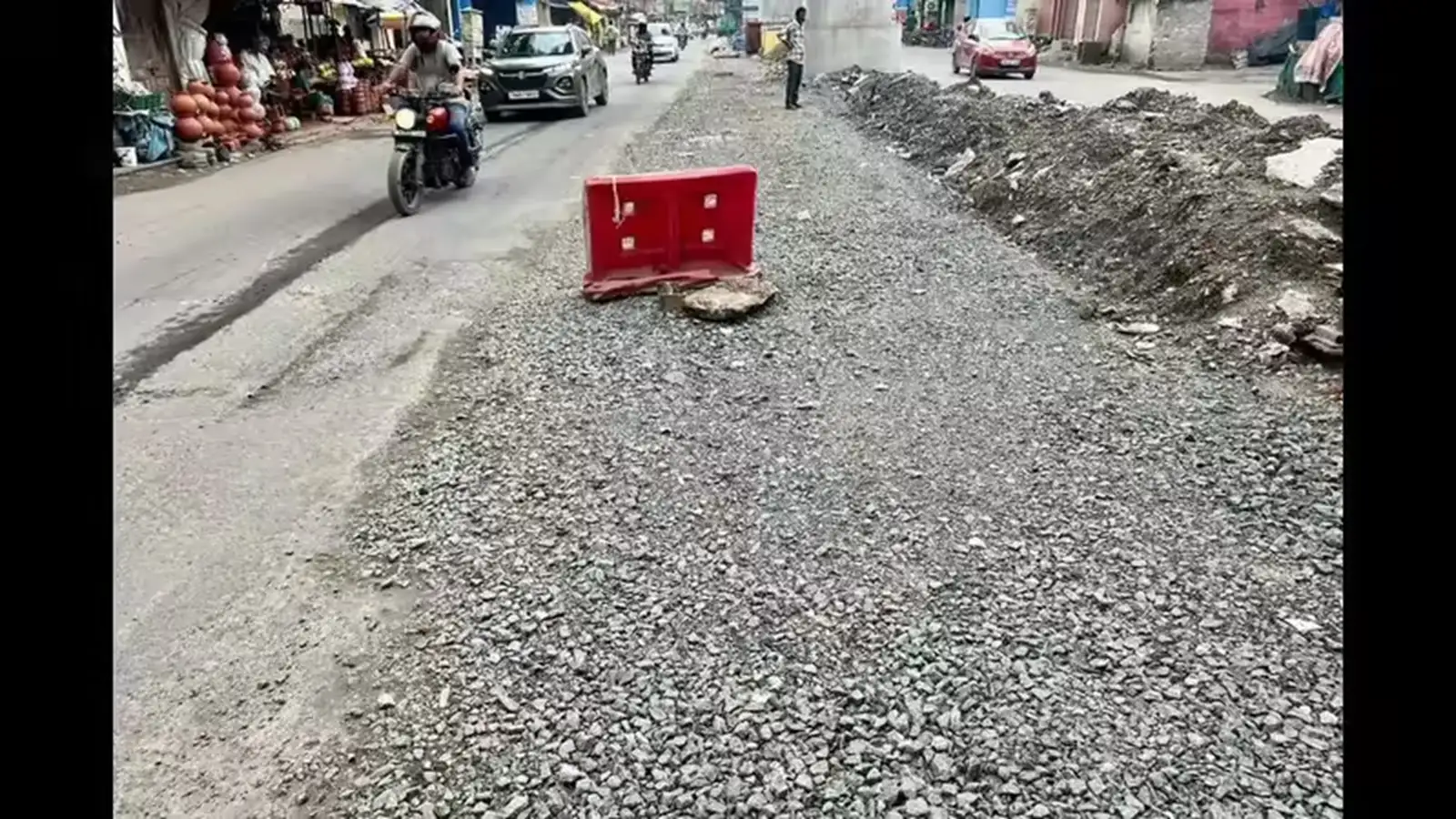 வடபழனி முதல் ஆழ்வார் திருநகர் வரையிலான சாலையை சீரமைக்காததால் வாகன ஓட்டிகள் கடும் அவதி! 