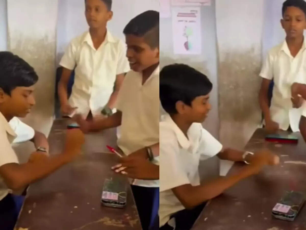 Students dancing on the school bench, video goes viral