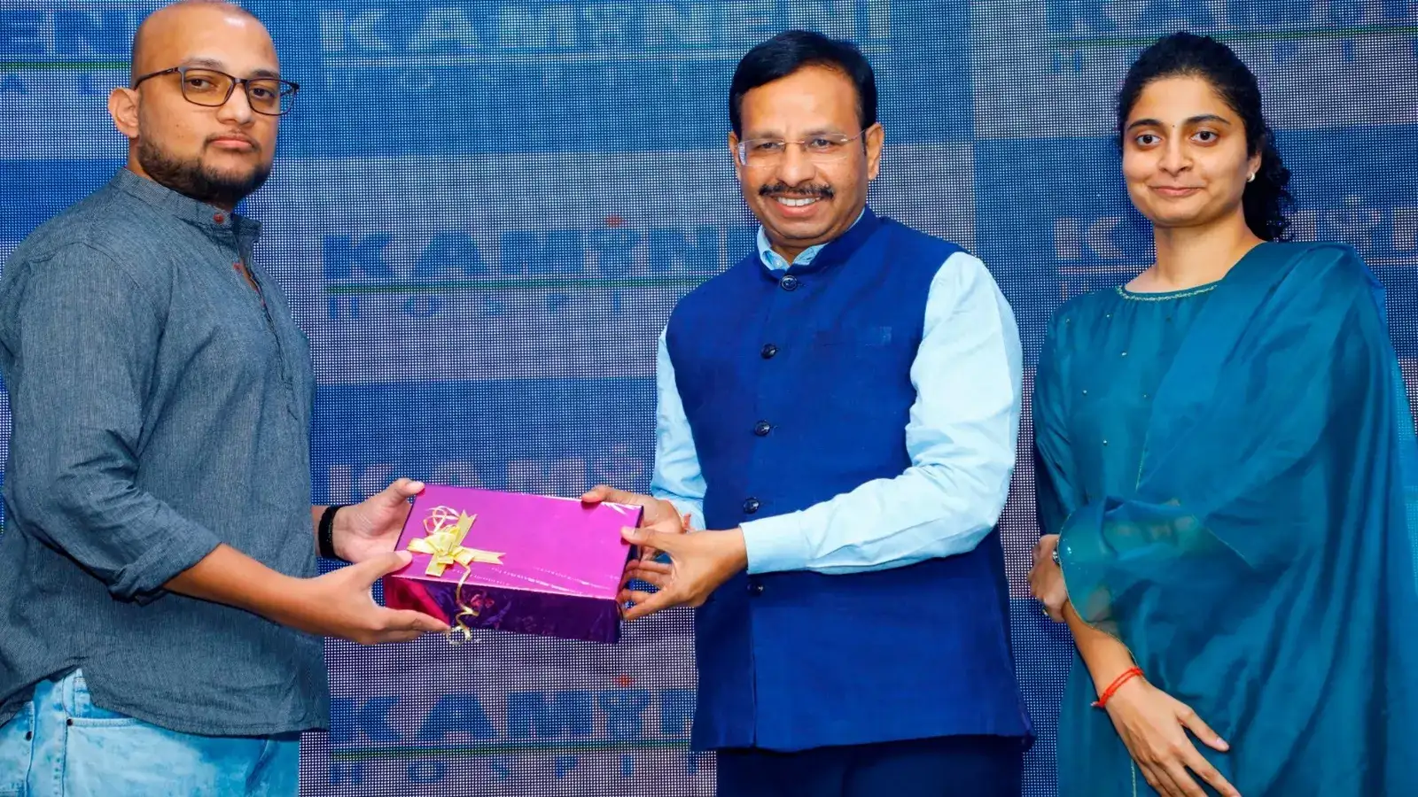 అవ‌య‌వ‌దానం ప్రతిజ్ఞ చేసిన సజ్జనార్.. కామినేని ఆస్పత్రిలో QR కోడ్ విడుదల