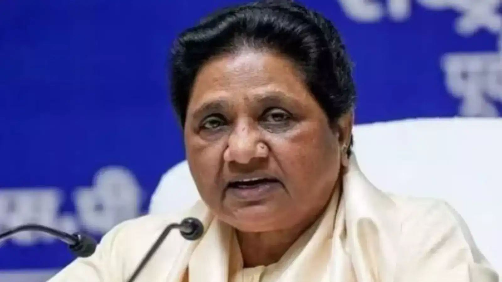 தமிழகத்தில் சட்டம் ஒழுங்கு இல்லை... ஆம்ஸ்ட்ராங் உடலுக்கு அஞ்சலி செலுத்திய மாயாவதி கடும் கண்டனம்! 