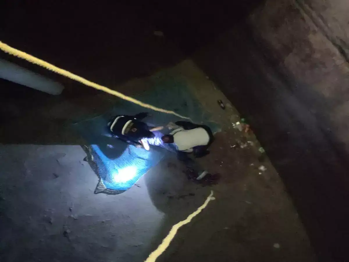 मिट्ट अंधारात मुलगी ४० फूट खोल पाण्याच्या टाकीत पडली; फायर ब्रिगेडच्या जवानांमुळे जीवदान मिट्ट अंधारात मुलगी ४० फूट खोल पाण्याच्या टाकीत पडली; फायर ब्रिगेडच्या जवानांमुळे जीवदान