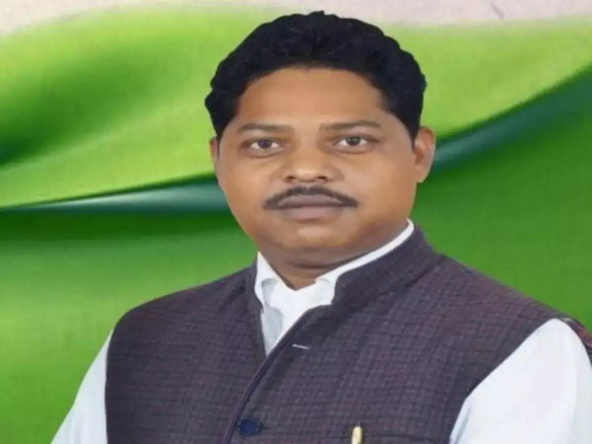 Ranchi Crime News: वृंदा करात ने सीपीएम लीडर सुभाष मुंडा की प्रतिमा का किया  अनावरण, हत्याकांड का मास्टरमाइंड हिरासत में!-ranchi vrinda karat unveiling  statue of cpm ...