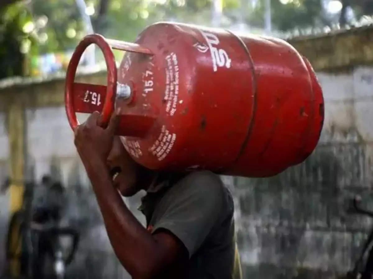 Who will bear the burden of price cut in LPG gas cylinder?  petroleum companies or government