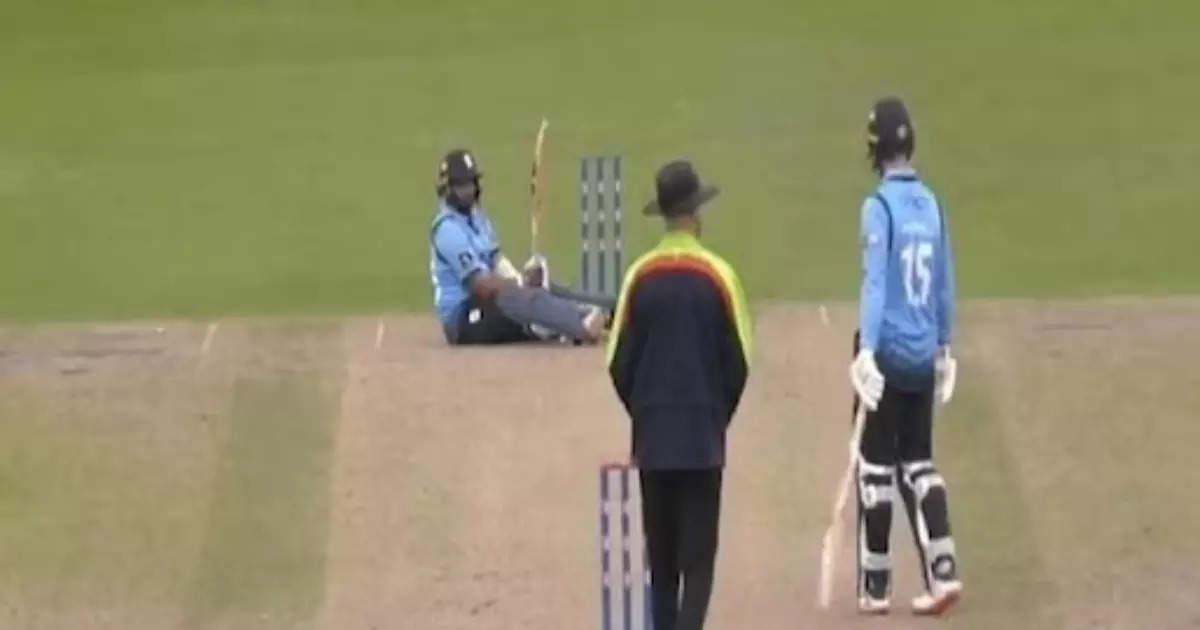 VIDEO: Oh my luck!  Prithvi Shaw flopped in the county debut, the bouncer did not recover and fell on the wicket itself