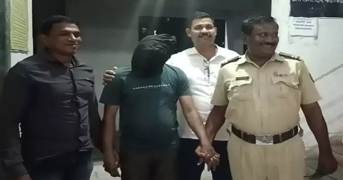 आईने चप्पल ओळखली अन् तो अडकला पोलिसांच्या जाळ्यात, भयंकर घटनेचा फिल्मी स्टाइल उलगडा आईने चप्पल ओळखली अन् तो अडकला पोलिसांच्या जाळ्यात, भयंकर घटनेचा फिल्मी स्टाइल उलगडा