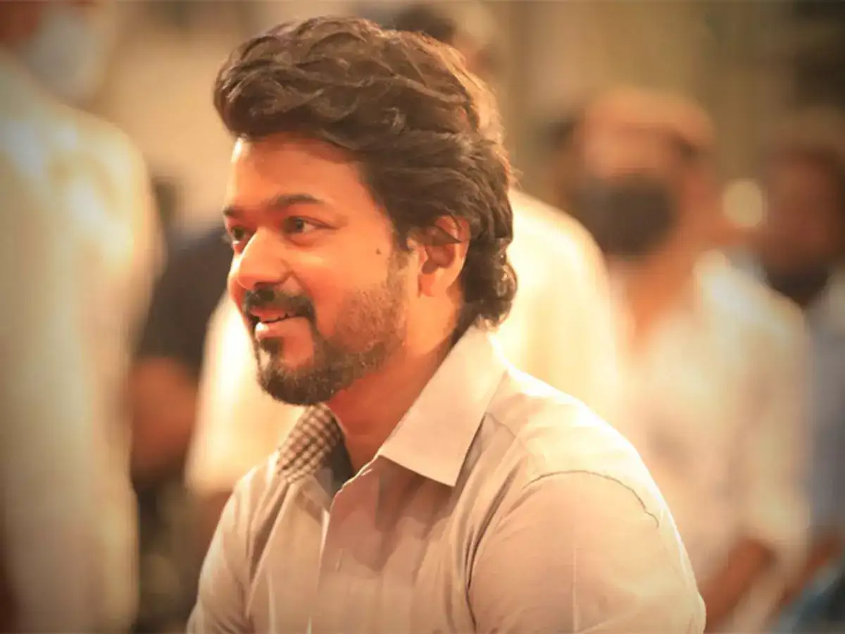 Vijay: என்ன மாறியே நடிக்கிற..என்ன மாறியே பேசுற..கடைசில என்னதான் திட்டுவாங்க..பிரபல நடிகரிடம் கூறிய தளபதி விஜய்..! 