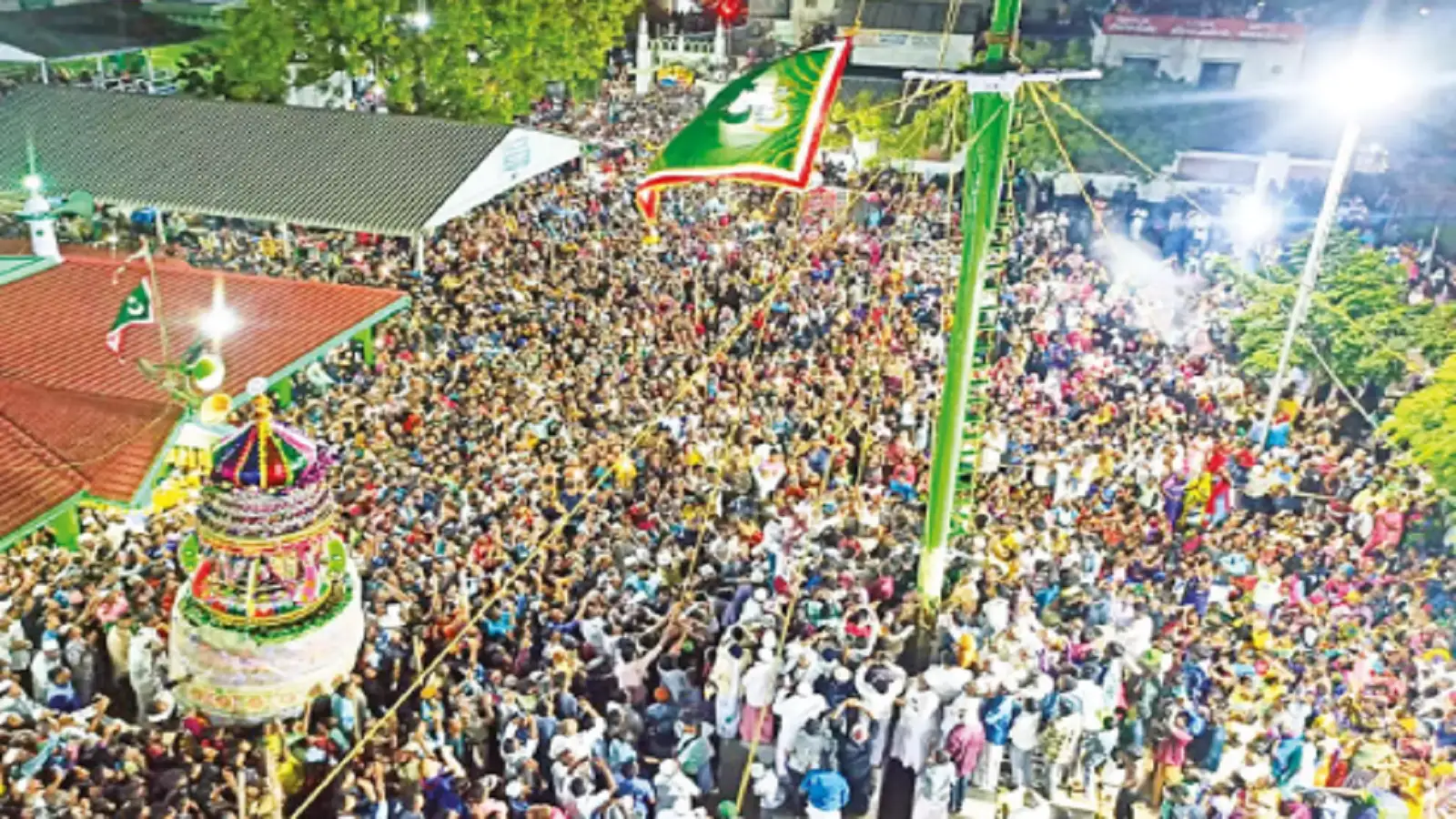 ராமநாதபுரம் ஏர்வாடி; வெகு விமர்சையாக சந்தனக்கூடு திருவிழா கொண்டாட்டம்! 